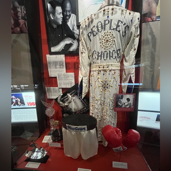 Meet your Posher, Mahaley - Picture 1 of 1